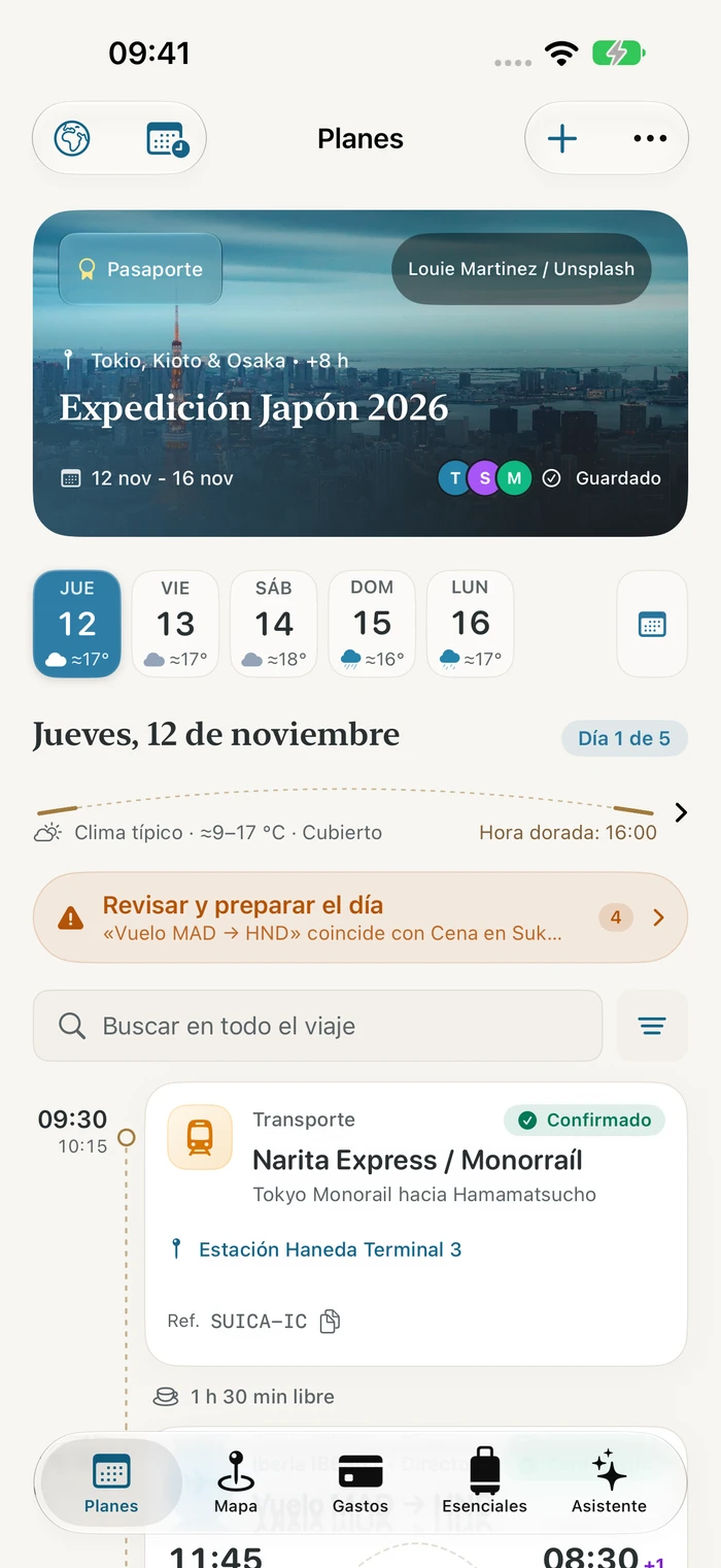 Agenda de Traivu de un viaje ficticio a Japón, con el día, el tiempo, la hora dorada y un aviso para revisar